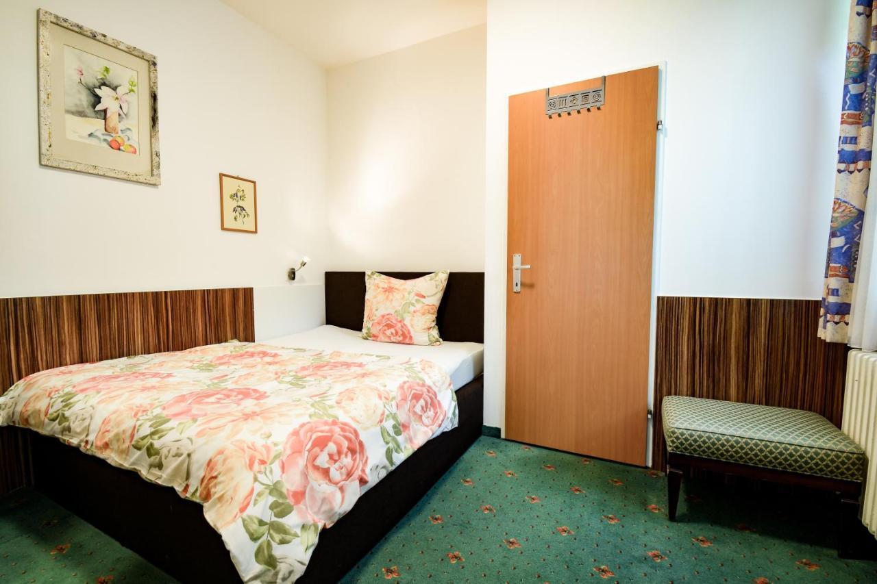 Gartenhotel Garni Pension B&B Інсбрук Екстер'єр фото