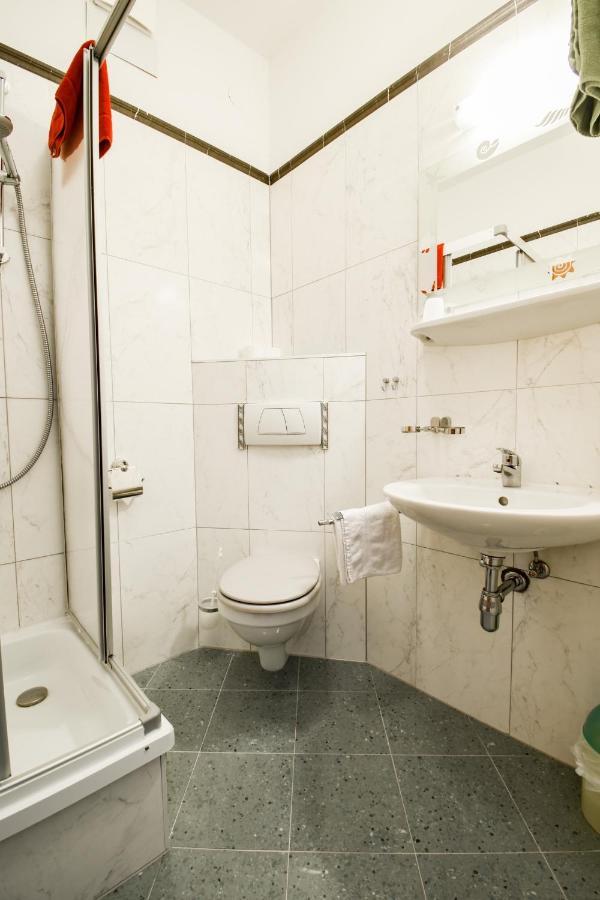 Gartenhotel Garni Pension B&B Інсбрук Екстер'єр фото
