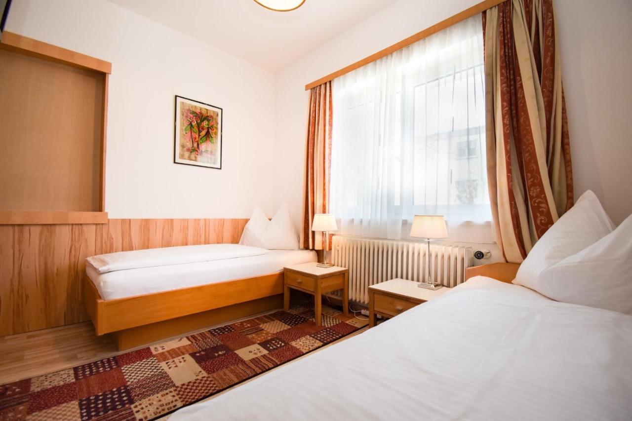 Gartenhotel Garni Pension B&B Інсбрук Екстер'єр фото